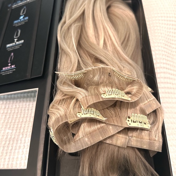 Zala Seamless 9 Piece Clip-In 20” Remy Hair Extensions NEVER WORN, only tried on - Picture 5 of 12